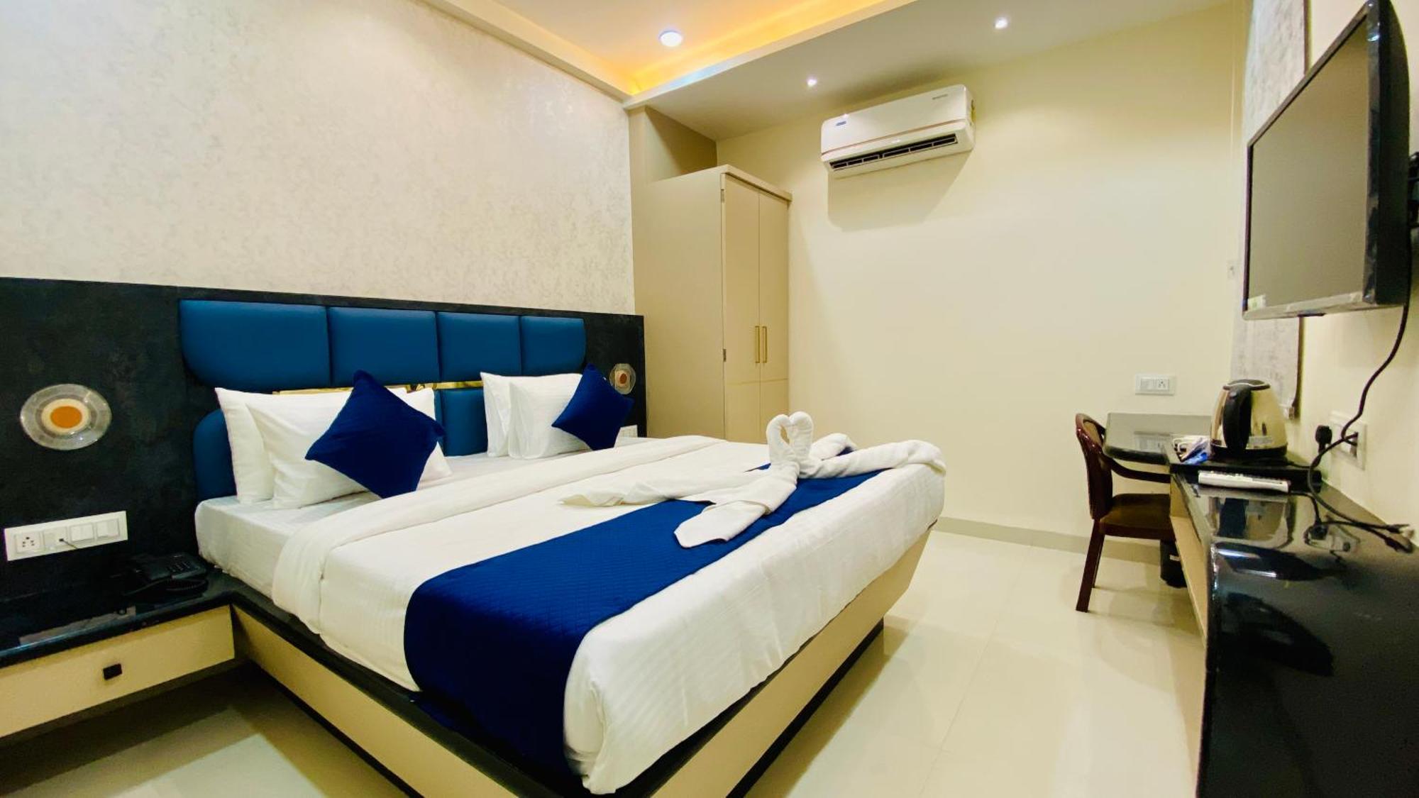 Hotel Aranyasutra Inaya, Indore Exterior photo