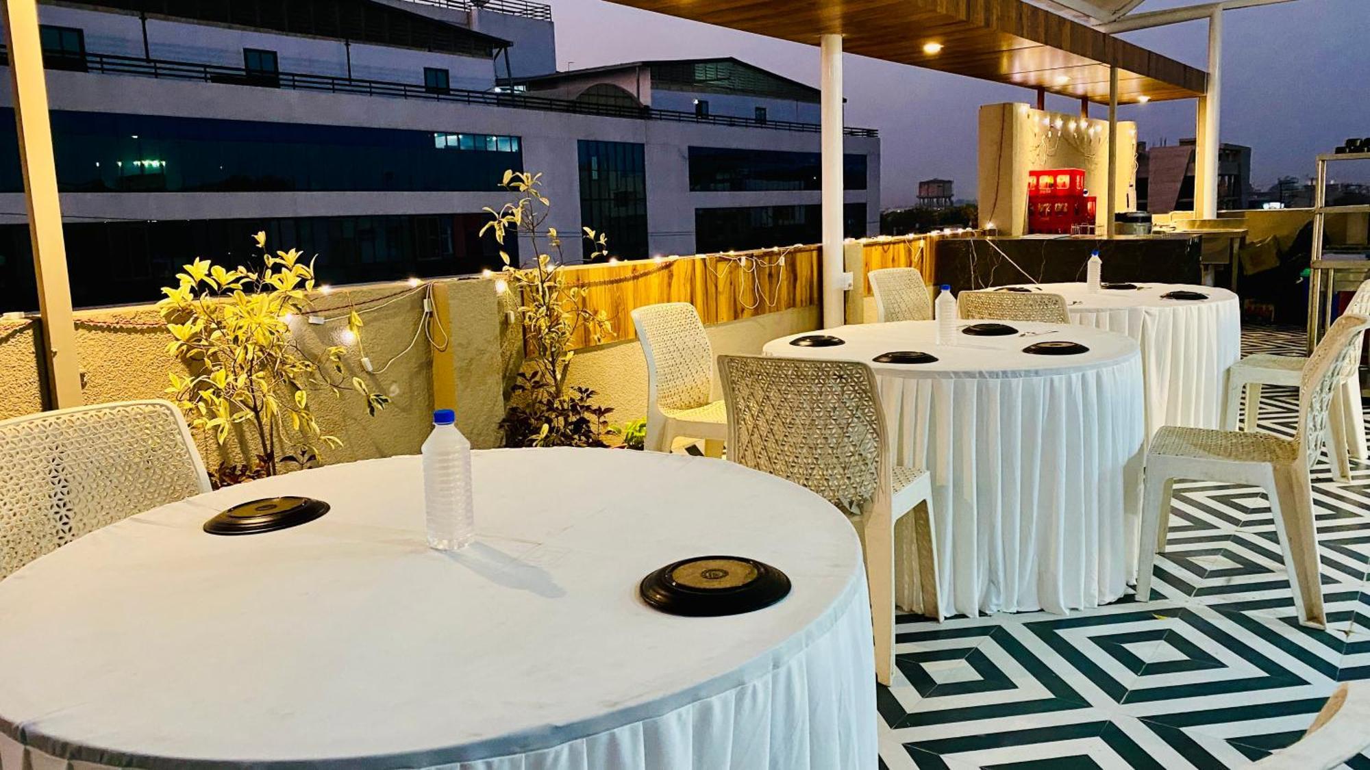 Hotel Aranyasutra Inaya, Indore Exterior photo