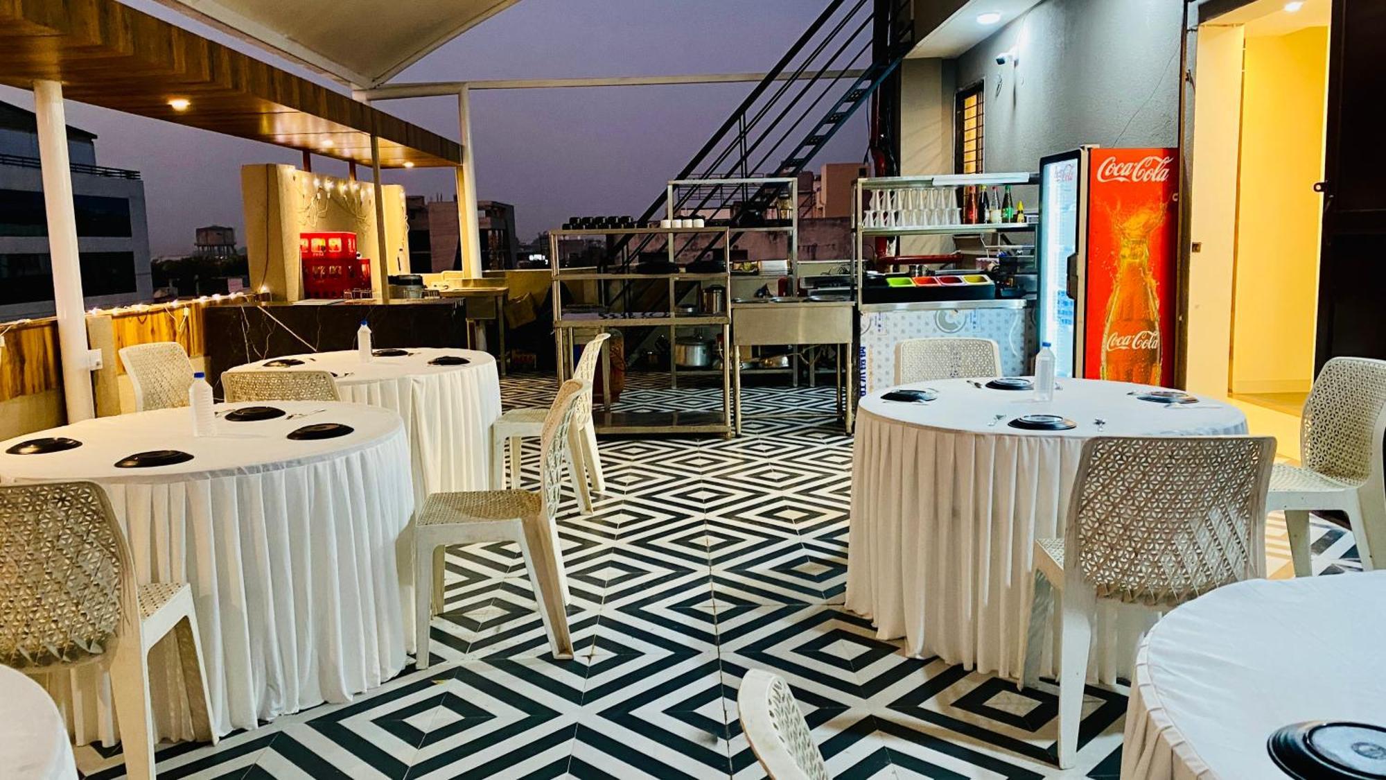 Hotel Aranyasutra Inaya, Indore Exterior photo