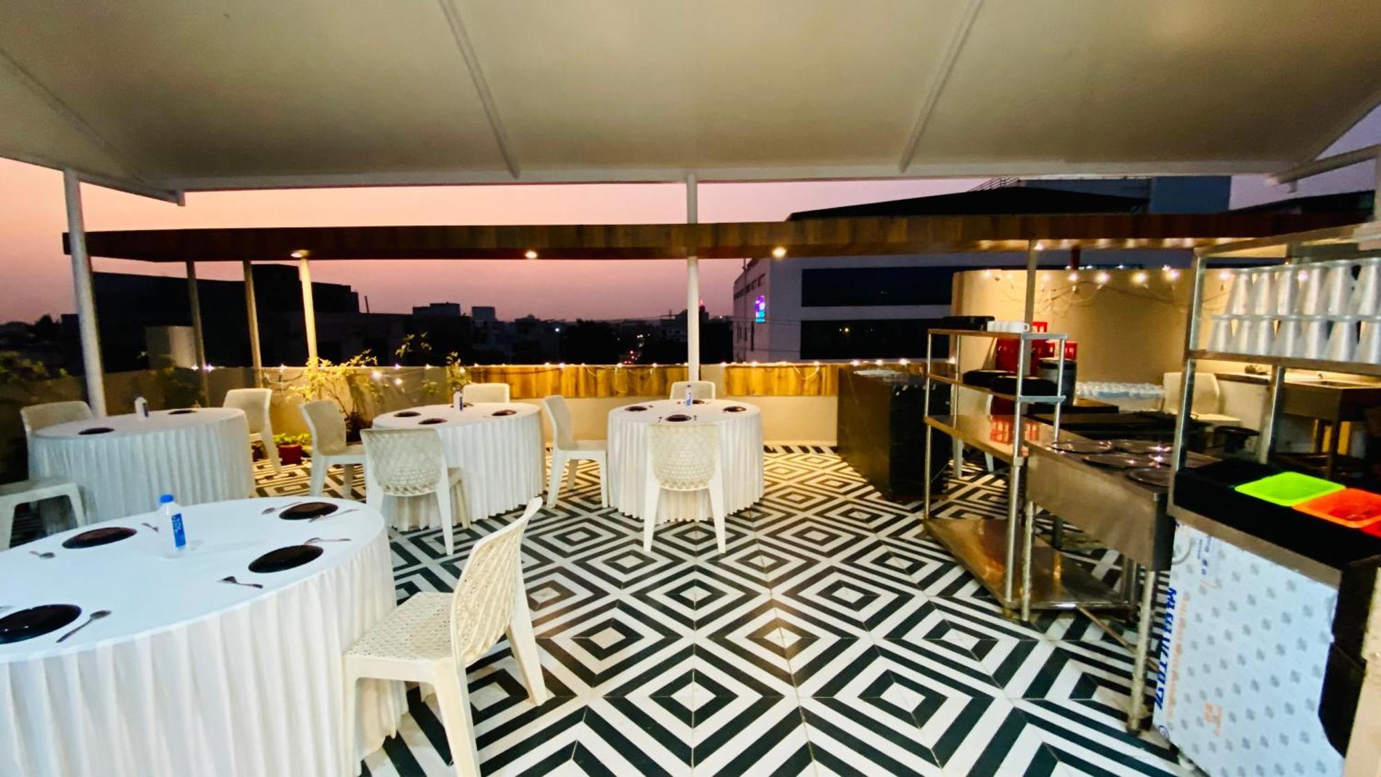 Hotel Aranyasutra Inaya, Indore Exterior photo