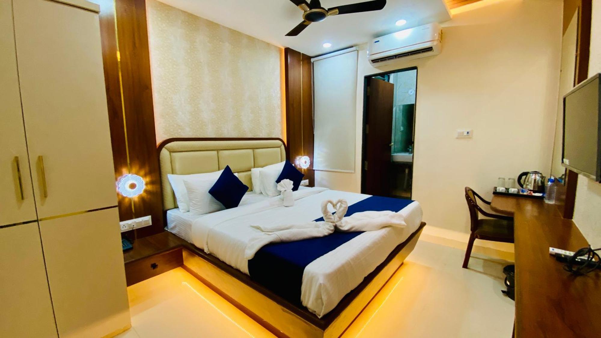 Hotel Aranyasutra Inaya, Indore Exterior photo
